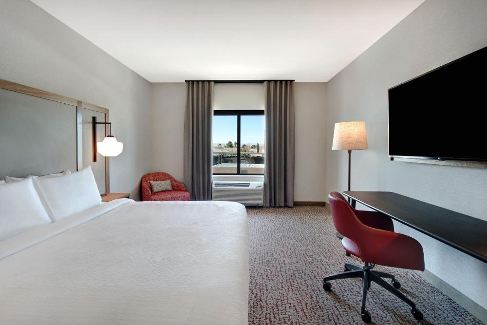 Standard King Room interior
